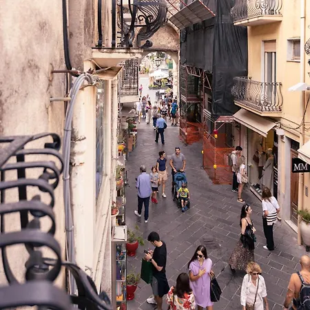 Veronicas タオルミーナ