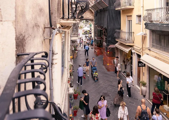Veronicas Taormina